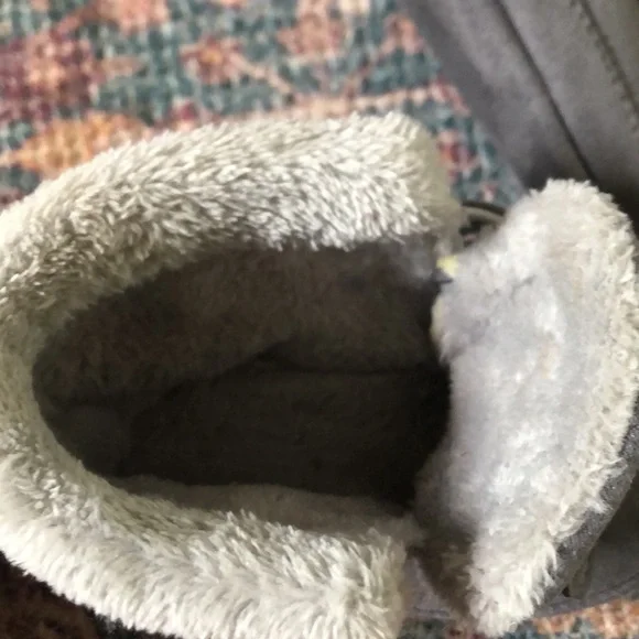 Baby moccasin style booties - Picture 5 of 8